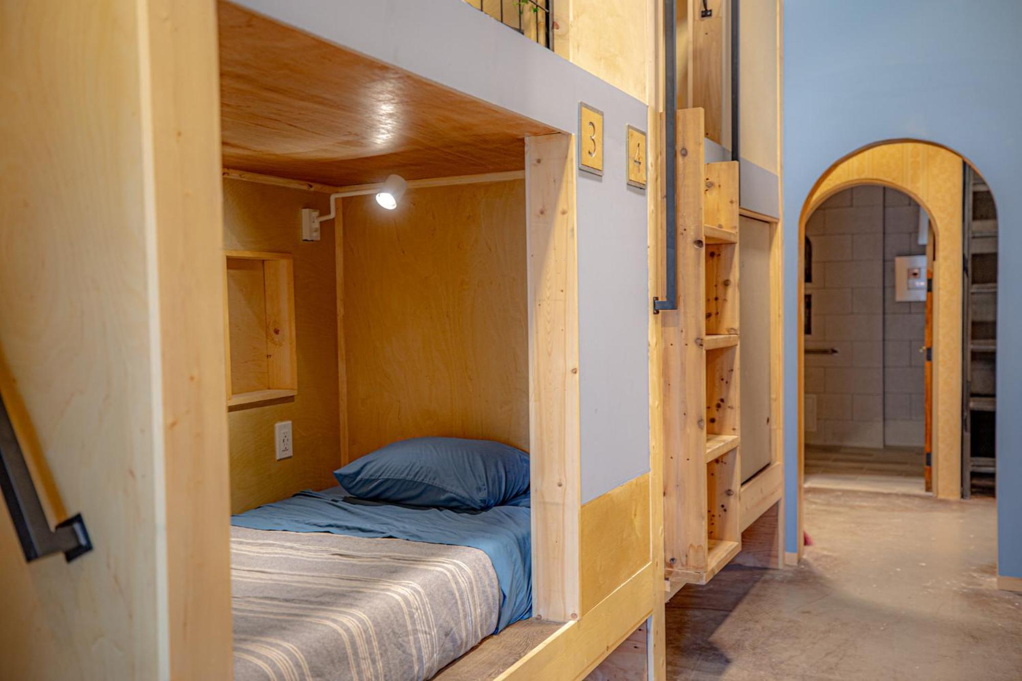 Social Stays - Santa Barbara'S First Hostel On State Street Extérieur photo
