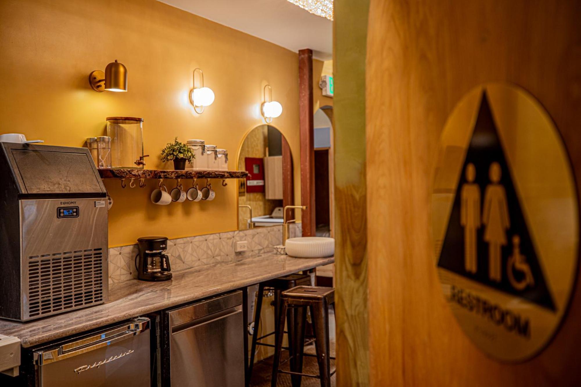 Social Stays - Santa Barbara'S First Hostel On State Street Extérieur photo