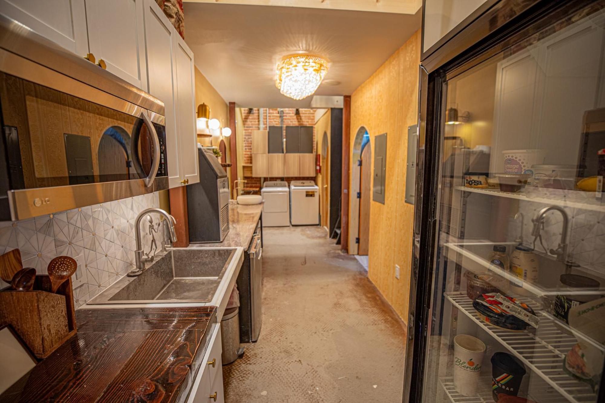 Social Stays - Santa Barbara'S First Hostel On State Street Extérieur photo