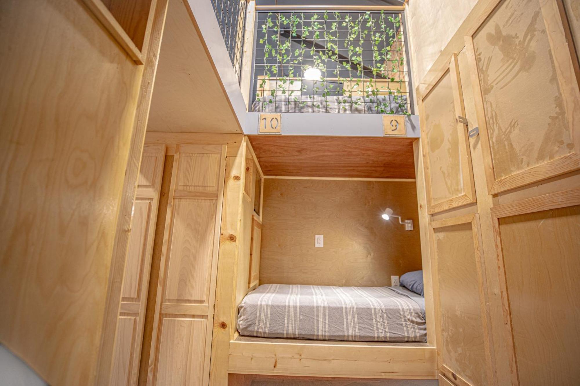 Social Stays - Santa Barbara'S First Hostel On State Street Extérieur photo