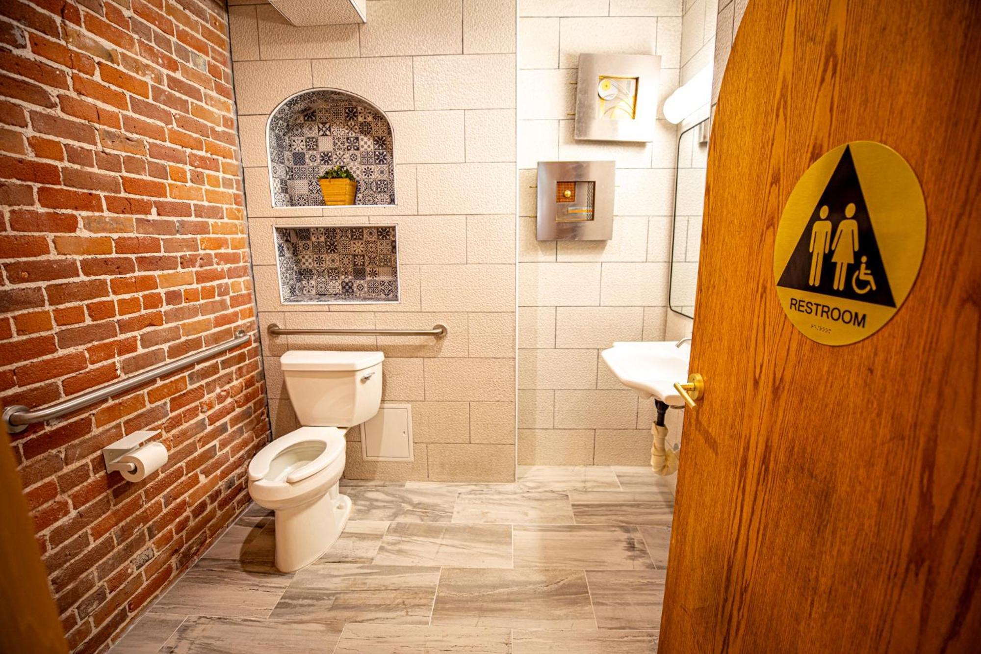 Social Stays - Santa Barbara'S First Hostel On State Street Extérieur photo