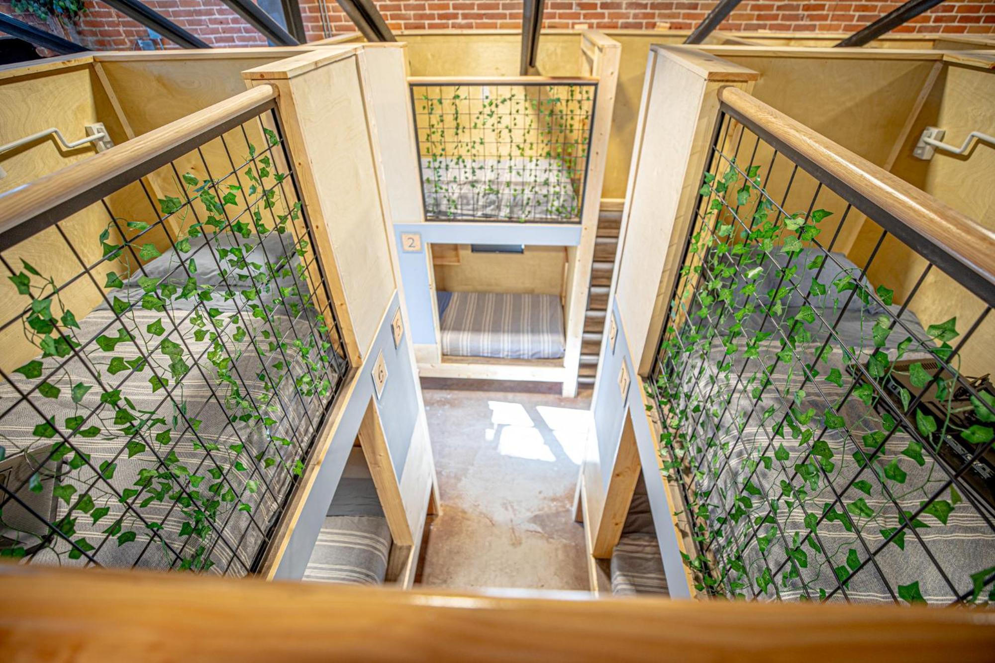 Social Stays - Santa Barbara'S First Hostel On State Street Extérieur photo