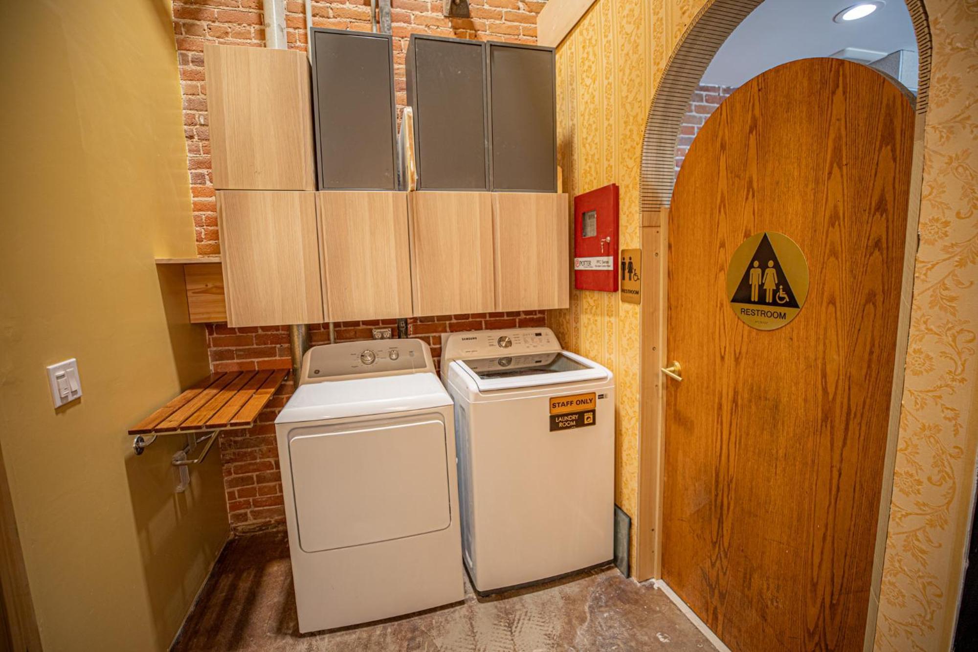 Social Stays - Santa Barbara'S First Hostel On State Street Extérieur photo