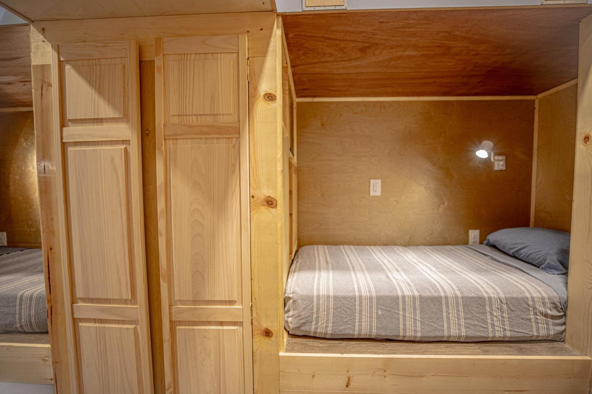 Social Stays - Santa Barbara'S First Hostel On State Street Extérieur photo