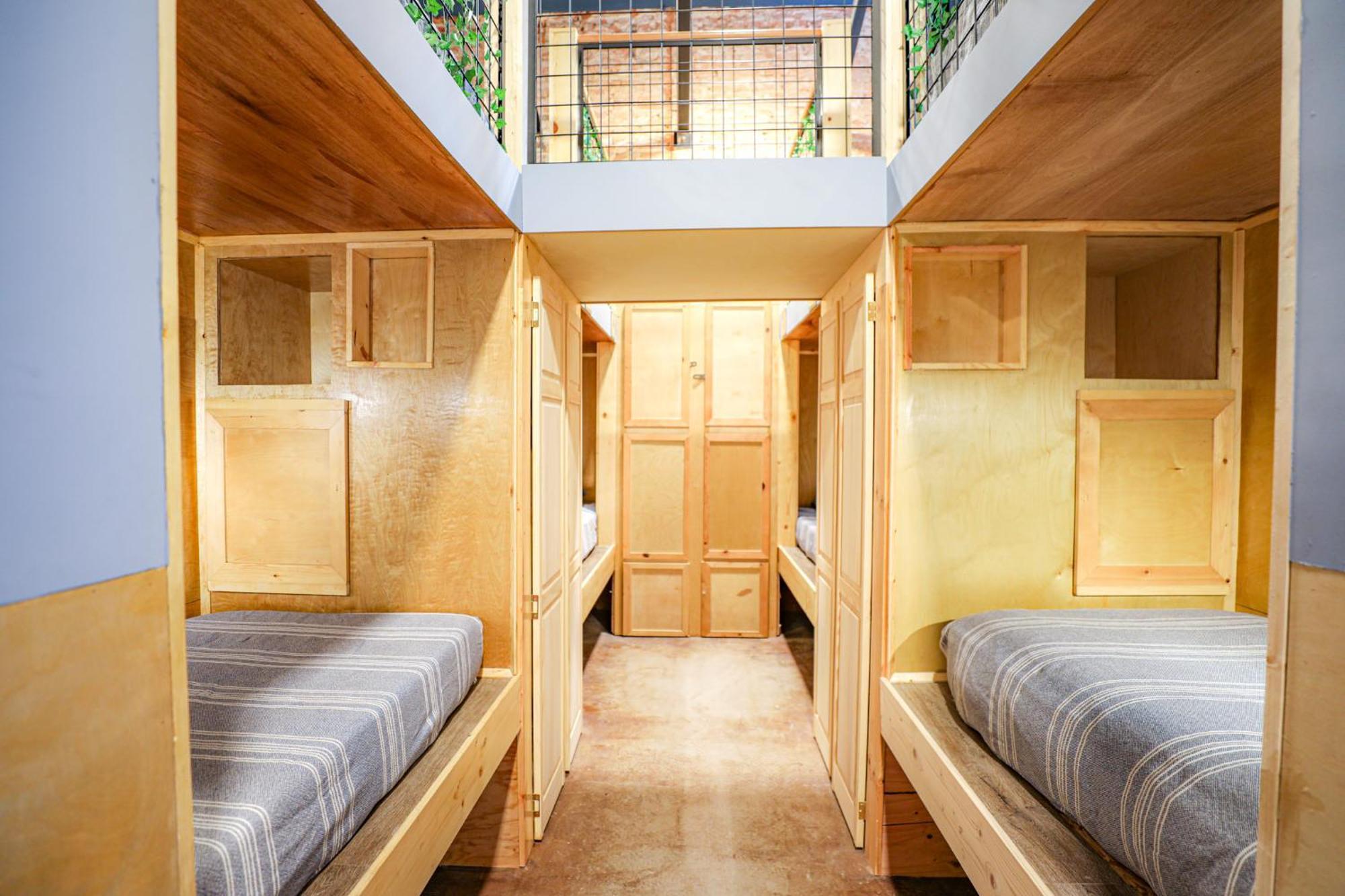 Social Stays - Santa Barbara'S First Hostel On State Street Extérieur photo