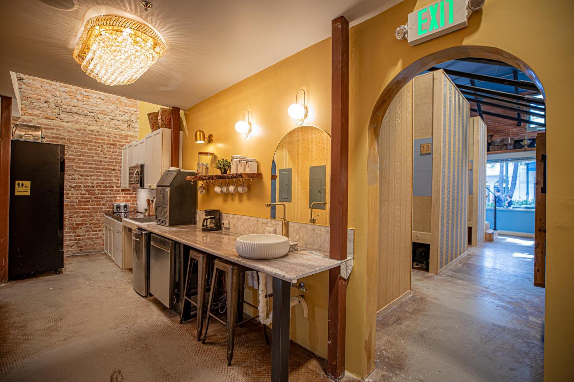 Social Stays - Santa Barbara'S First Hostel On State Street Extérieur photo