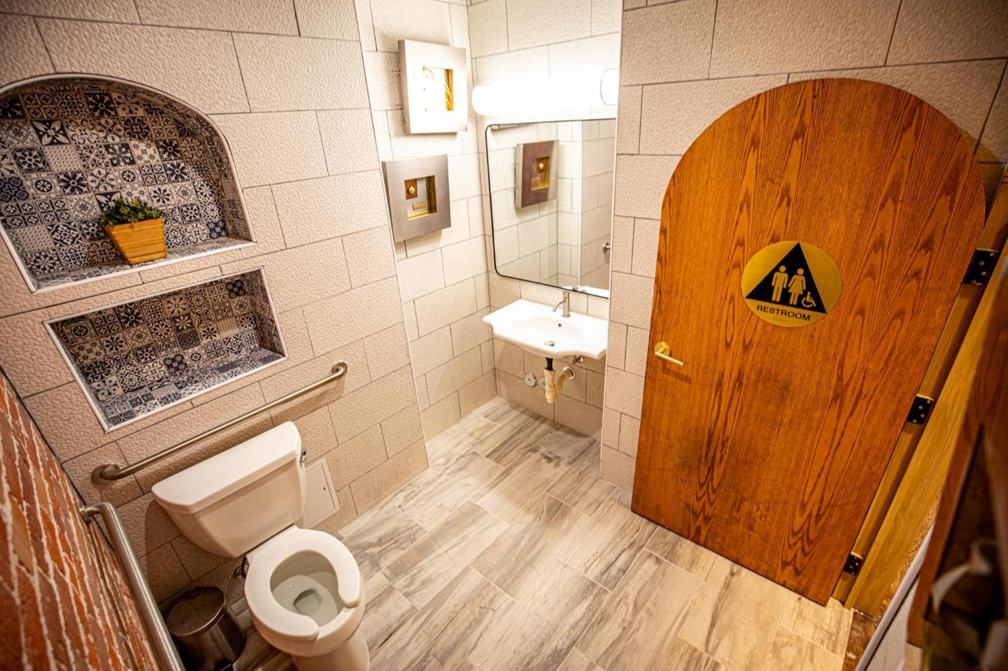 Social Stays - Santa Barbara'S First Hostel On State Street Extérieur photo